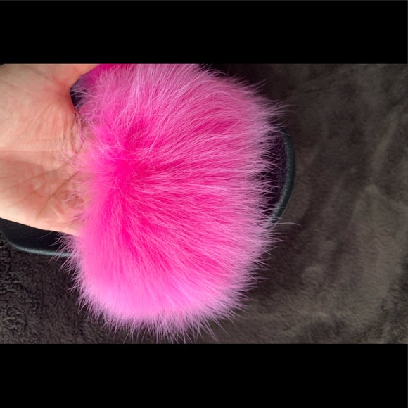 NWOT Fur slides - Picture 8 of 9